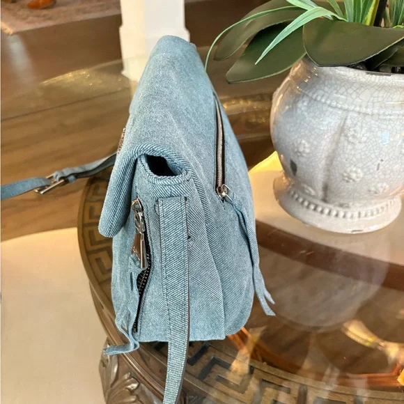 🩵🩵AIMEE KESTENBERG BALI LEATHER DENIM CROSSBODY BAG!🩵🩵 - Picture 4 of 11